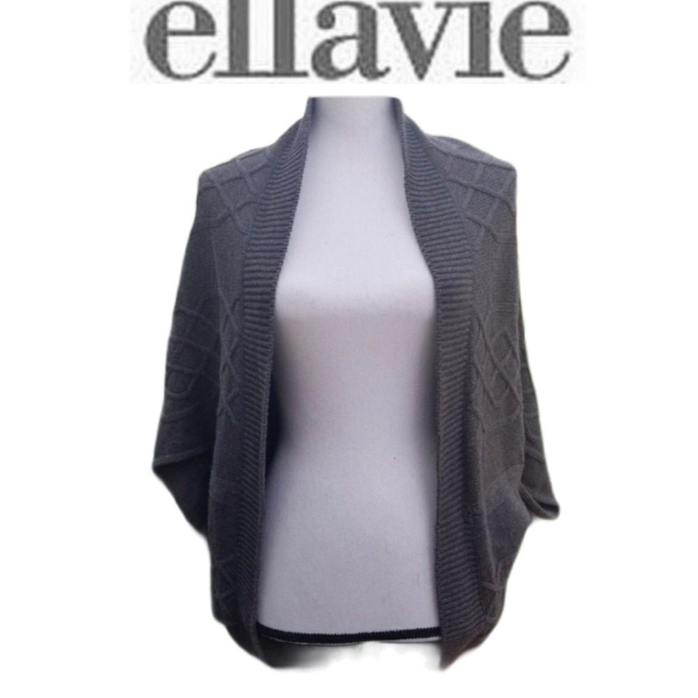 Ellavie chunky assymetriacal cable poncho size XL